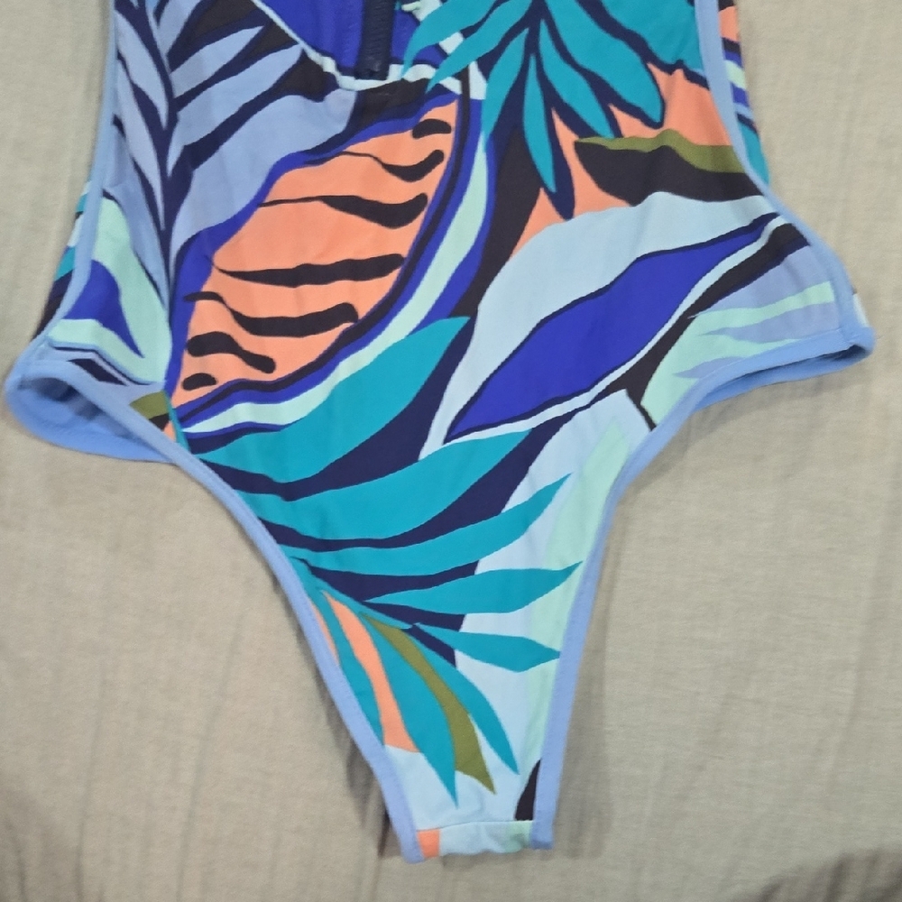 Hurley Multicolor Leaf Pattern Kids Bodysuit - image 6